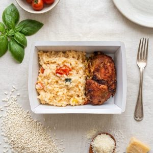 Risoto caprese e sobrecoxa assada