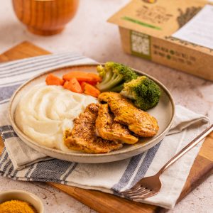 Purê de batata doce, frango grelhado, legumes