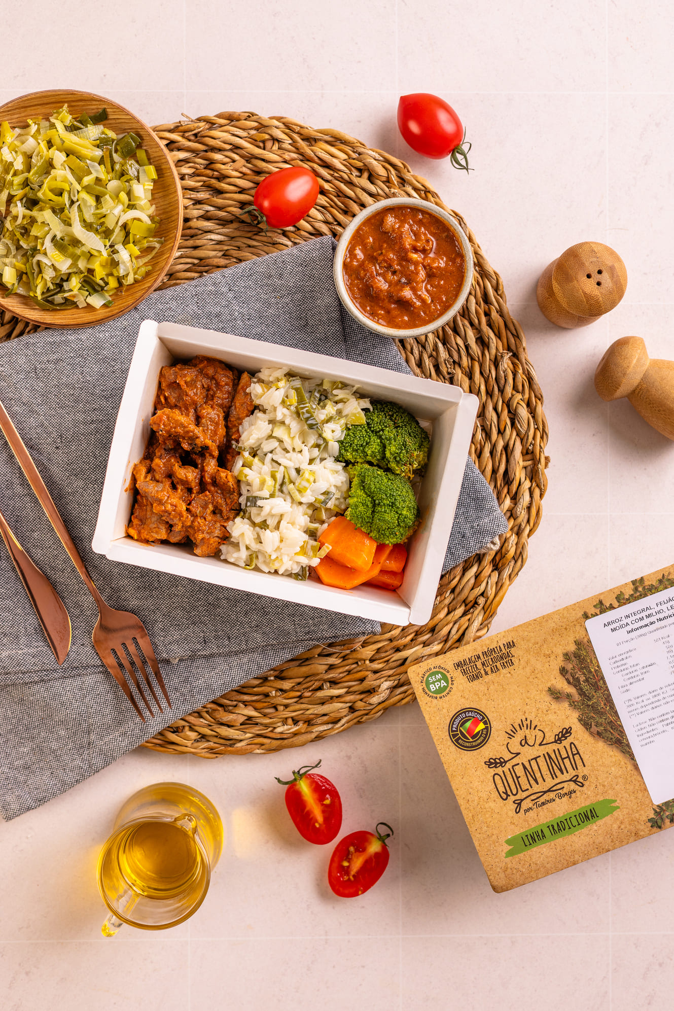 Arroz cremoso com alho poró, iscas de carne ao molho ferrugem e cogumelos, legumes - Imagem 2
