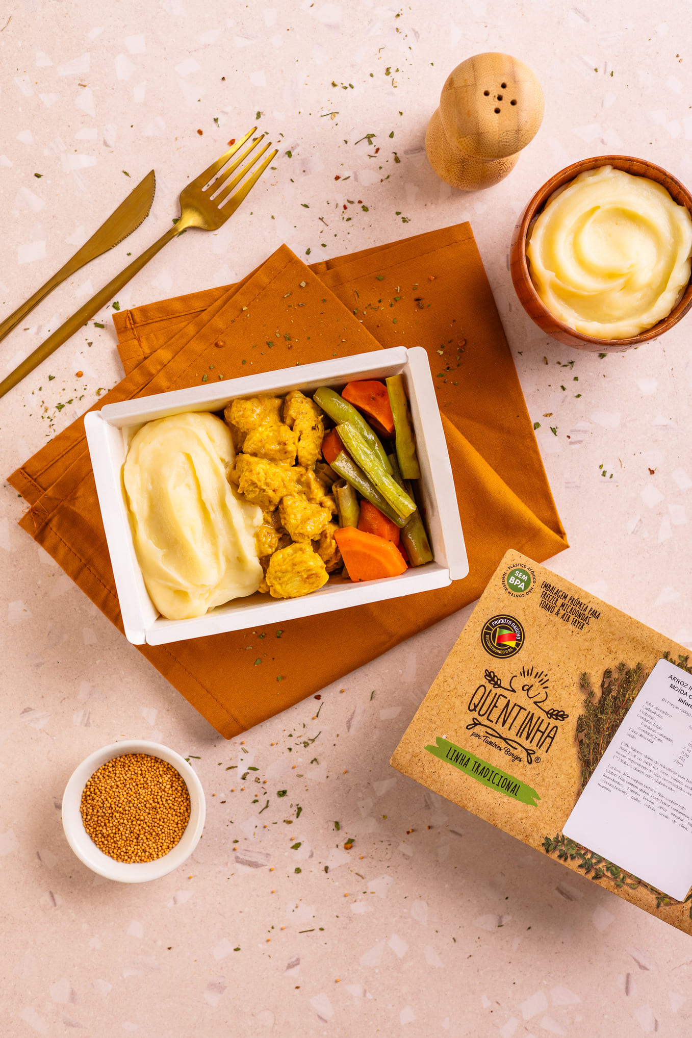 Purê de batata inglesa, frango em cubos marinado na mostarda, legumes. - Imagem 2